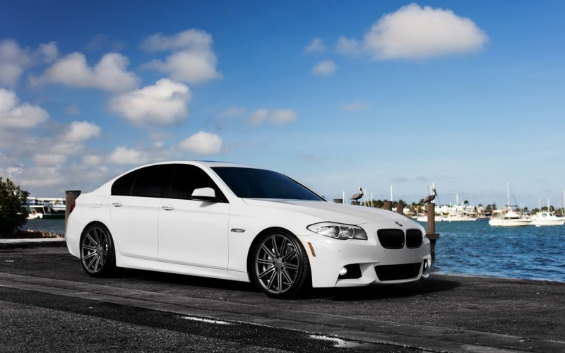 BMW м5 f10 белая