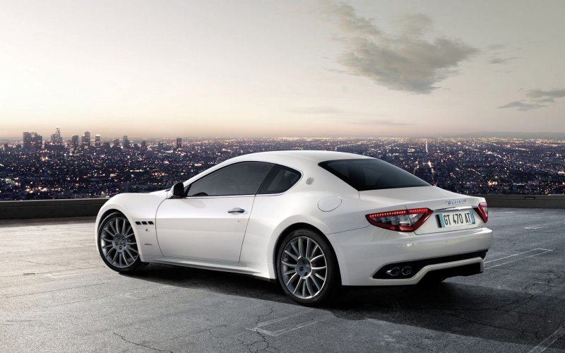 Maserati GRANTURISMO S белая