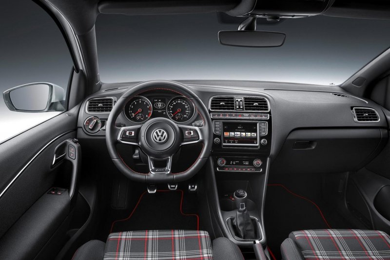 VW Polo 2015 салон