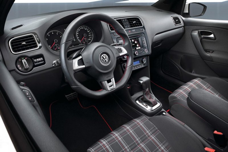 Volkswagen Polo GTI 2011 салон