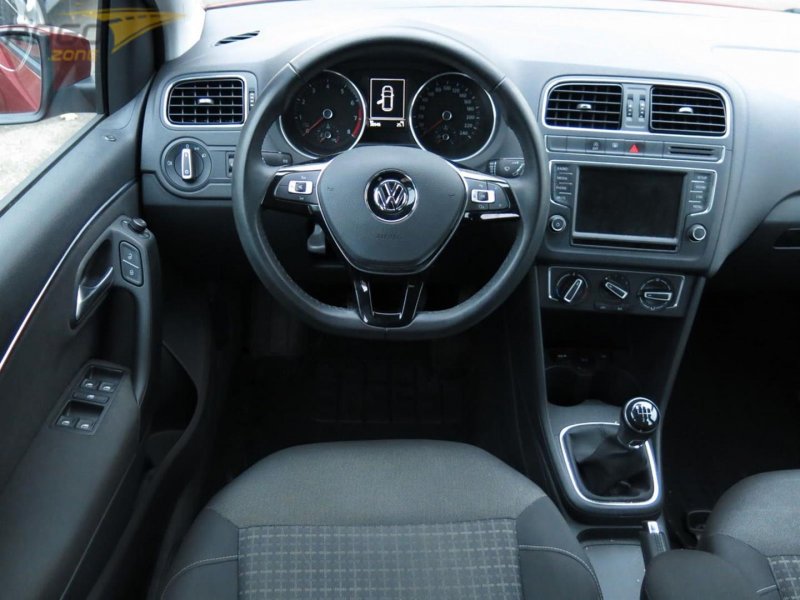 Volkswagen Polo 2011 хэтчбек салон