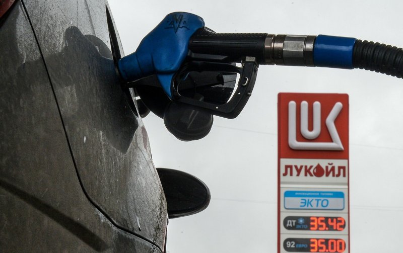 Бензобак заправка