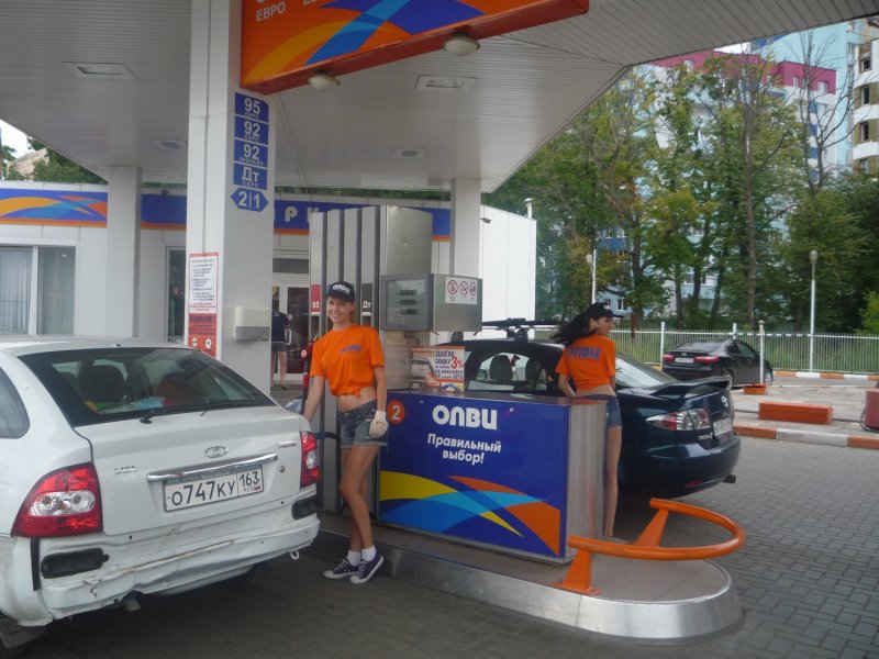 Заправщица АЗС