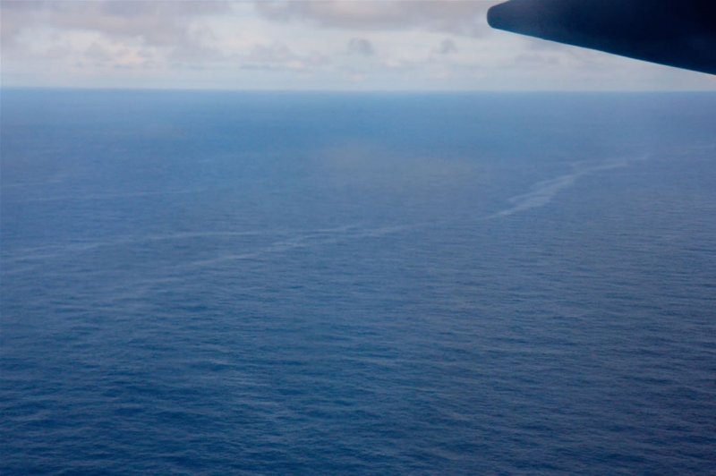 Самолет море