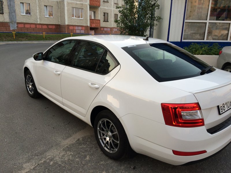 Skoda Octavia a8 белая