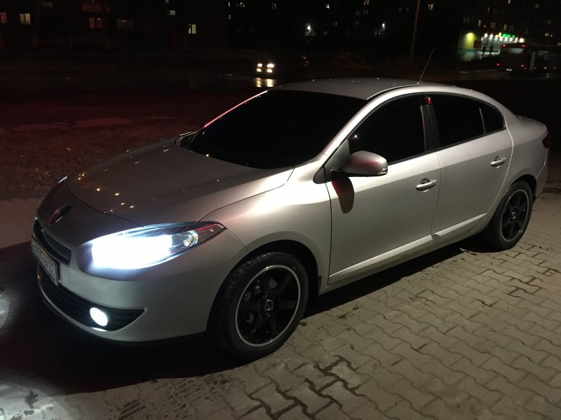 Renault Fluence 2011 на дисках