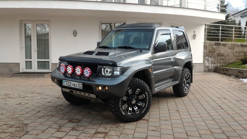 Mitsubishi Pajero 2