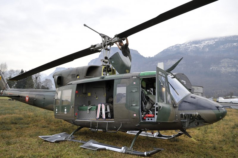 Вертолет Bell "uh-1 Huey"