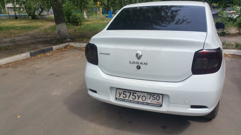Рено Логан 2 сзади