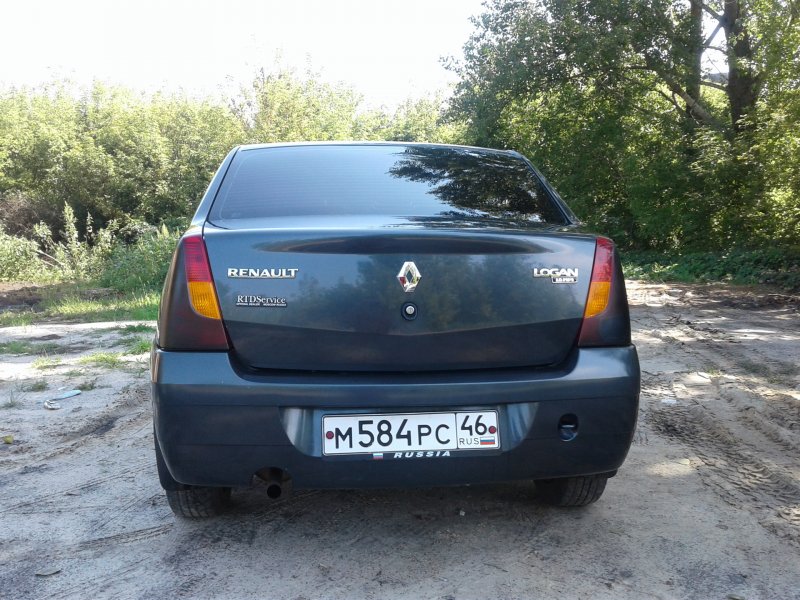 Логан 1.4 2007 сзади