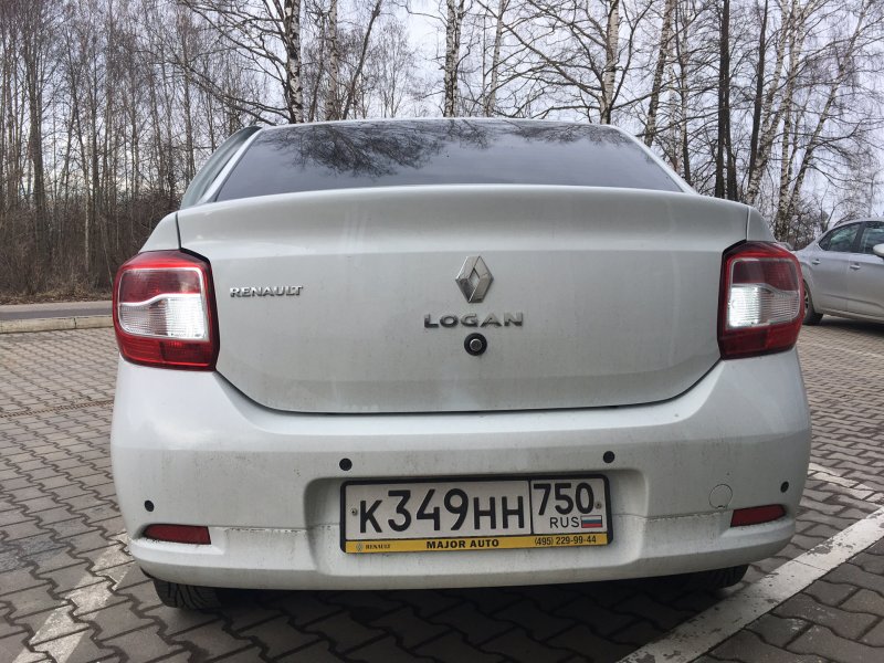 Renault Logan 2009 сзади