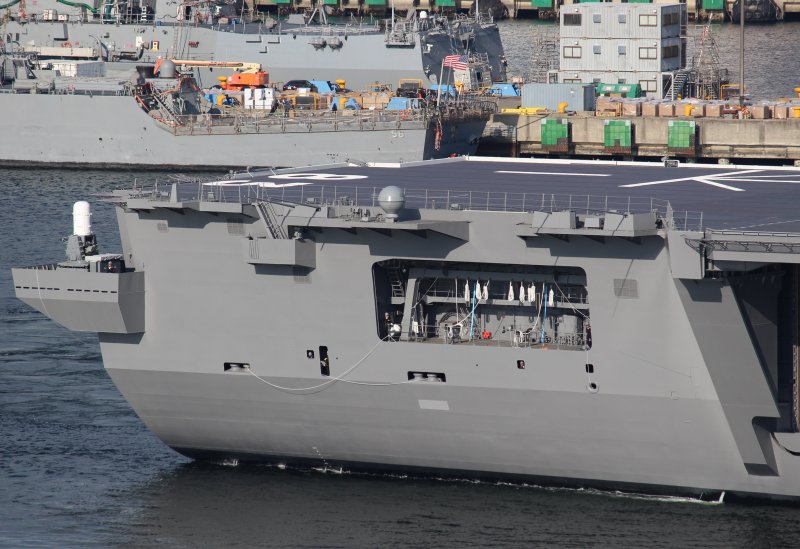 Js Izumo (DDH-183)