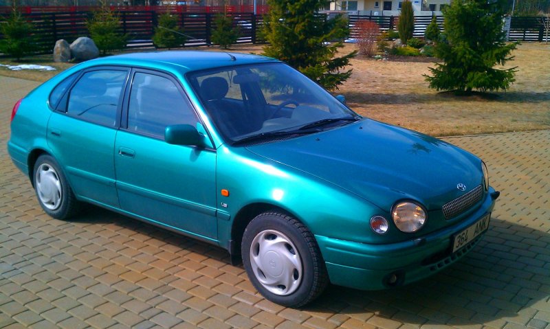 Toyota Corolla 1998 хэтчбек