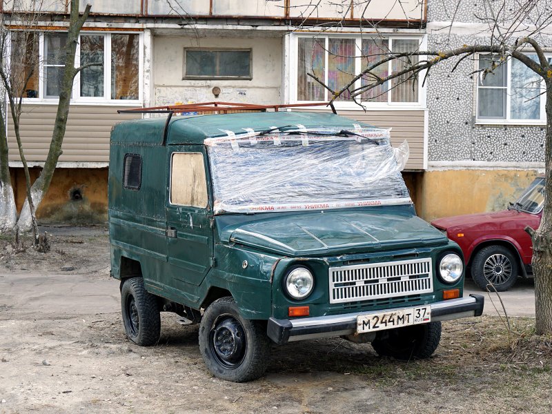 Автомобили ЛУАЗ 969м и ЛУАЗ 1302