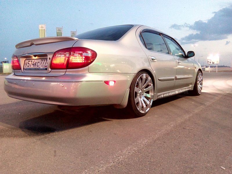 Nissan maxima a33 r17