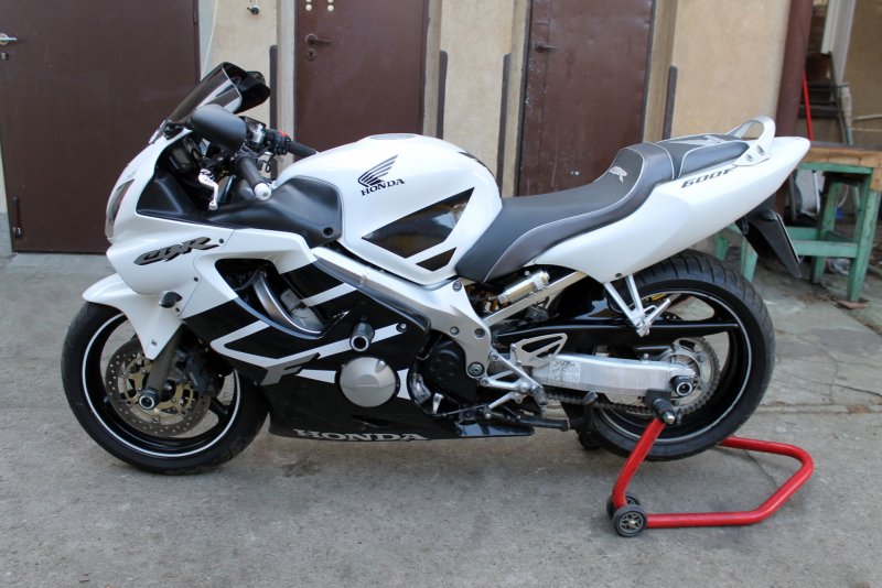 Honda CBR 600 f4 черный