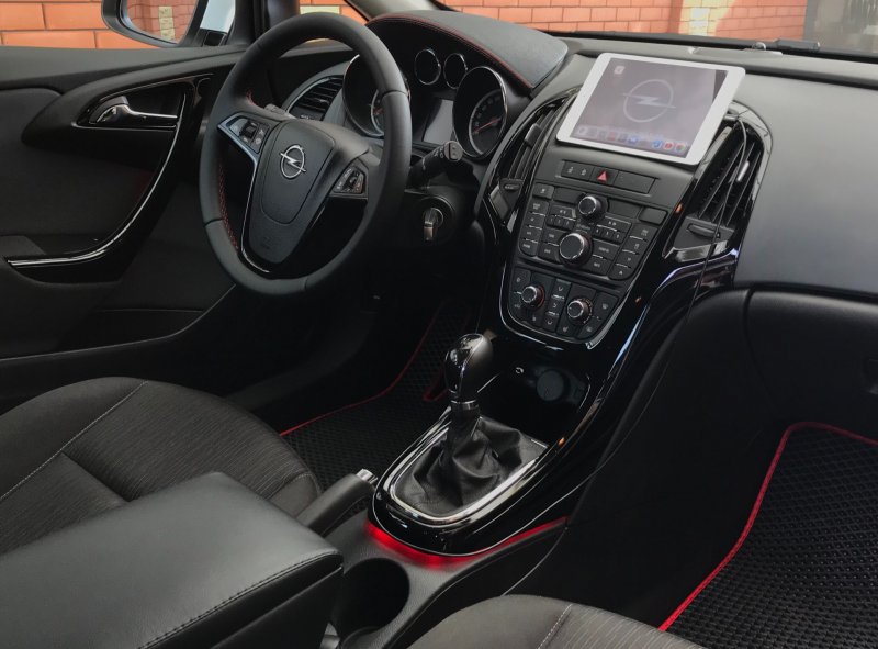 Opel Astra GTC салон