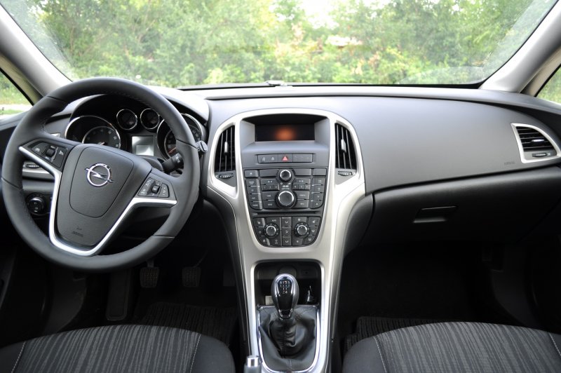 Opel Astra j 2011 салон