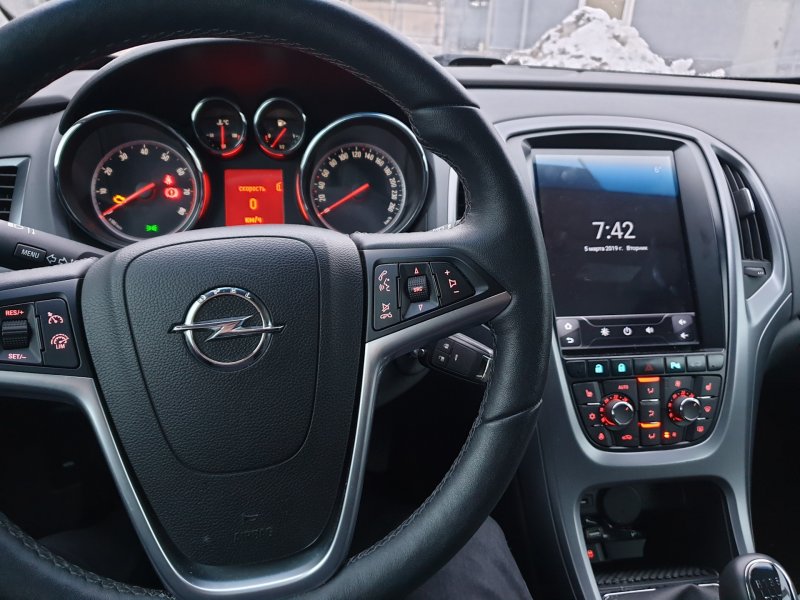 Opel Astra j GTC салон