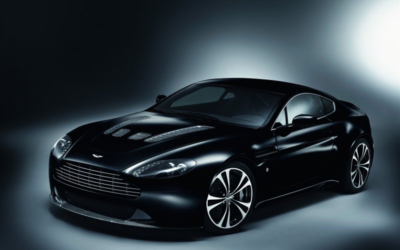 Aston Martin DBS v12
