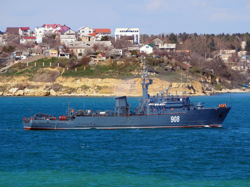 Морской тральщик вице-Адмирал Захарьин