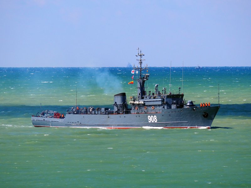 Морской тральщик вице-Адмирал Захарьин