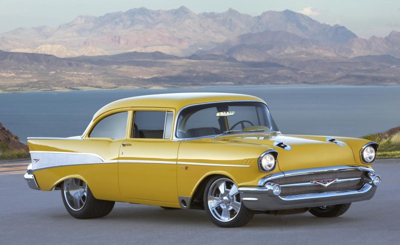 Chevrolet Bel Air желтый