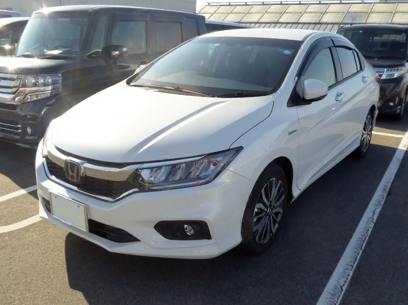 Honda Grace Hybrid 2016