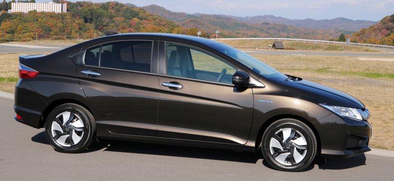 Honda Grace Hybrid