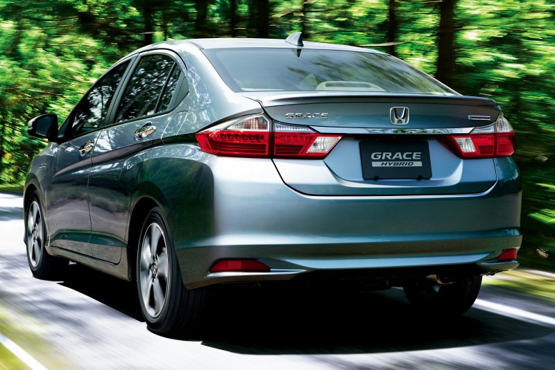 Honda Grace 2015