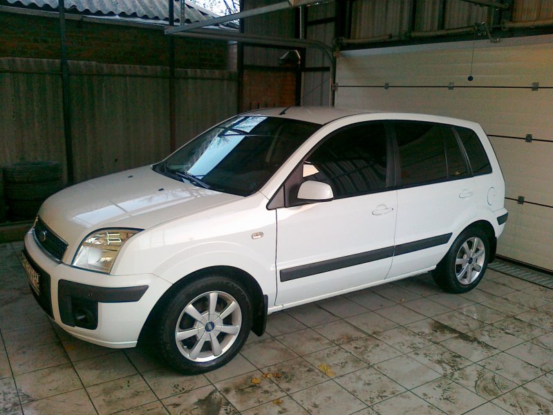 Ford Fusion 2008 белый