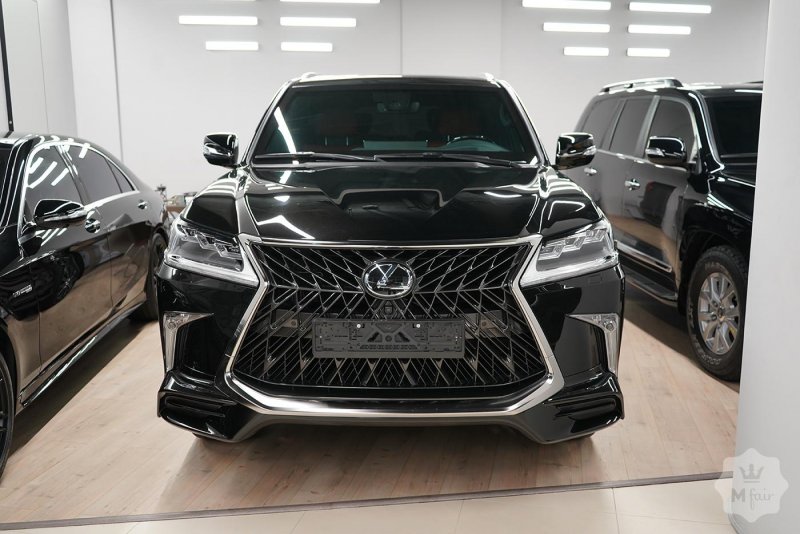 Lexus LX 570 2018 черный