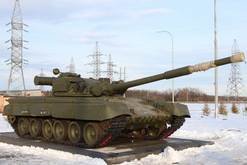 Танк и все вежливые на дороге