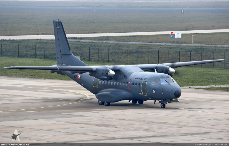 CN 235 самолет
