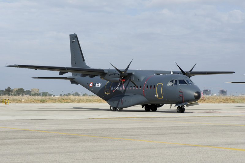 Airbus CN-235 военно-транспортный самолёт