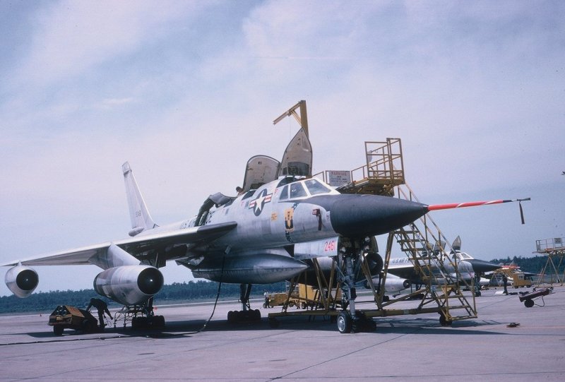 Бомбардировщик Convair b-58 Hustler