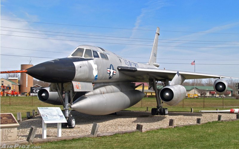 Бомбардировщик b-58a Hustler