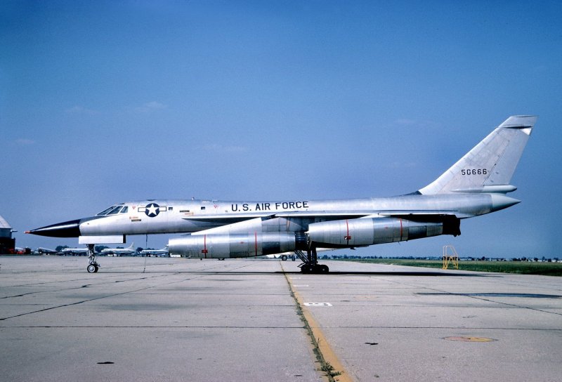 Самолет b-58 модификации