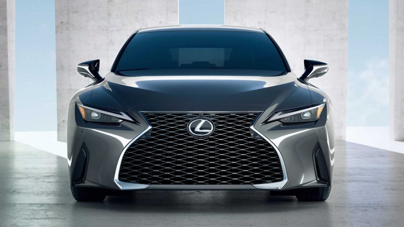 Lexus седан 2021