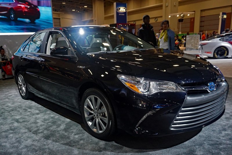 Toyota Camry 2017 год седан