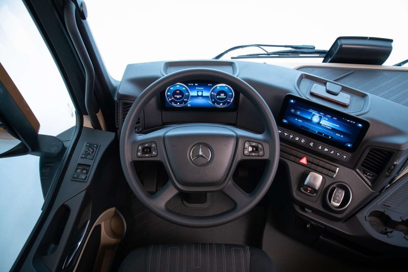 Mercedes Actros 2020 кабина