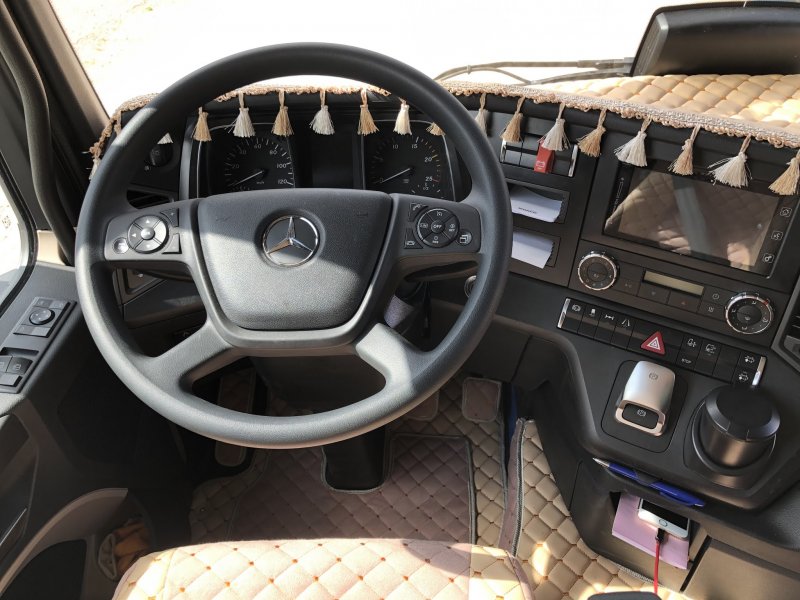 Затонировал кабину Actros