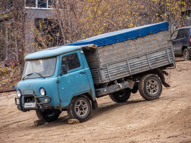 УАЗ грузовой 3303