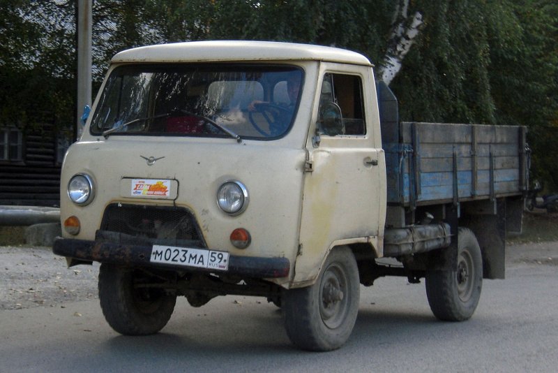 Грузовой УАЗ 3303 грузовой