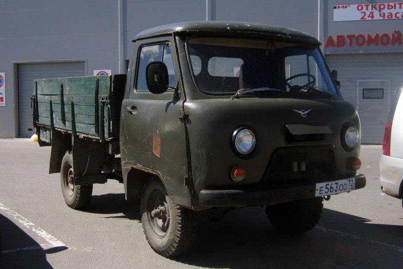Грузовой УАЗ 3303 грузовой