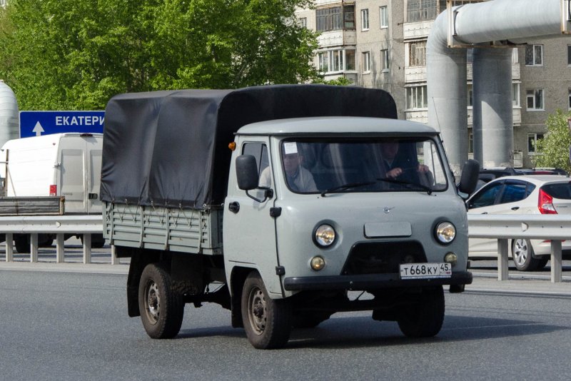 УАЗ грузовой 3303