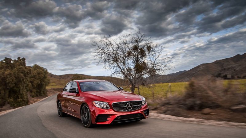 Мерседес 43 AMG красный