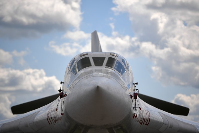 Самолёт ту-160 пётр Дейнекин