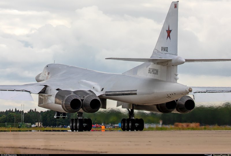Дальний бомбардировщик ту-160