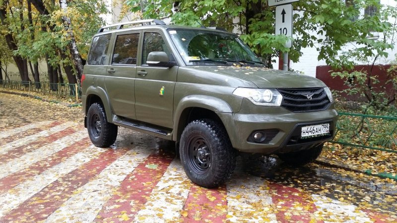 УАЗ Патриот темно-зеленый